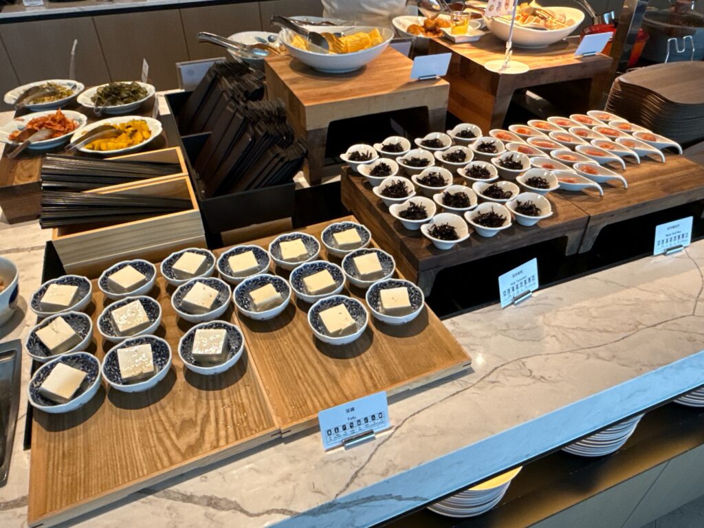長崎マリオットホテルの朝食レストラン会場「ハーベラ」のビュッフェ料理。小皿料理