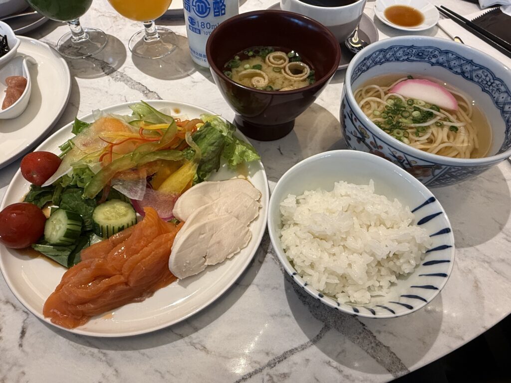 長崎マリオットホテルの朝食レストラン会場「ハーベラ」のビュッフェ料理。