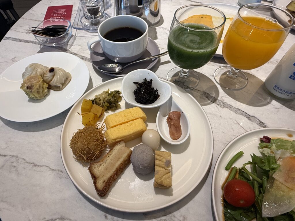 長崎マリオットホテルの朝食レストラン会場「ハーベラ」のビュッフェ料理。