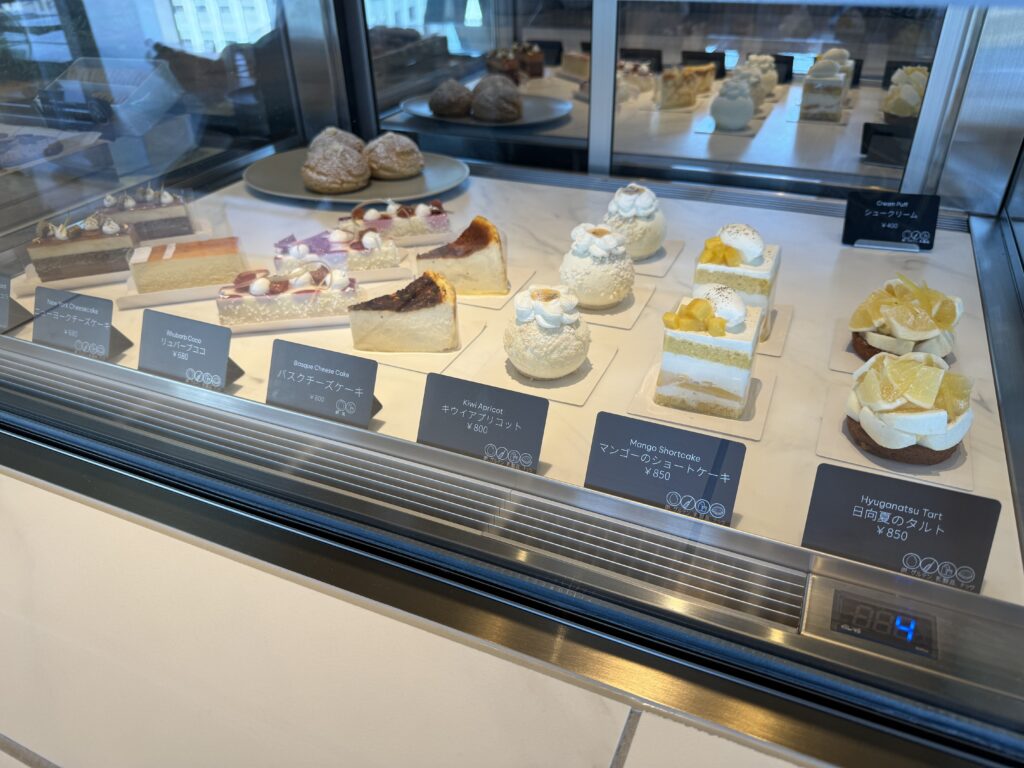 コートヤード・バイ・マリオット福井のレストラン「サブスタンス」内のケーキショップ(Grab&Go)