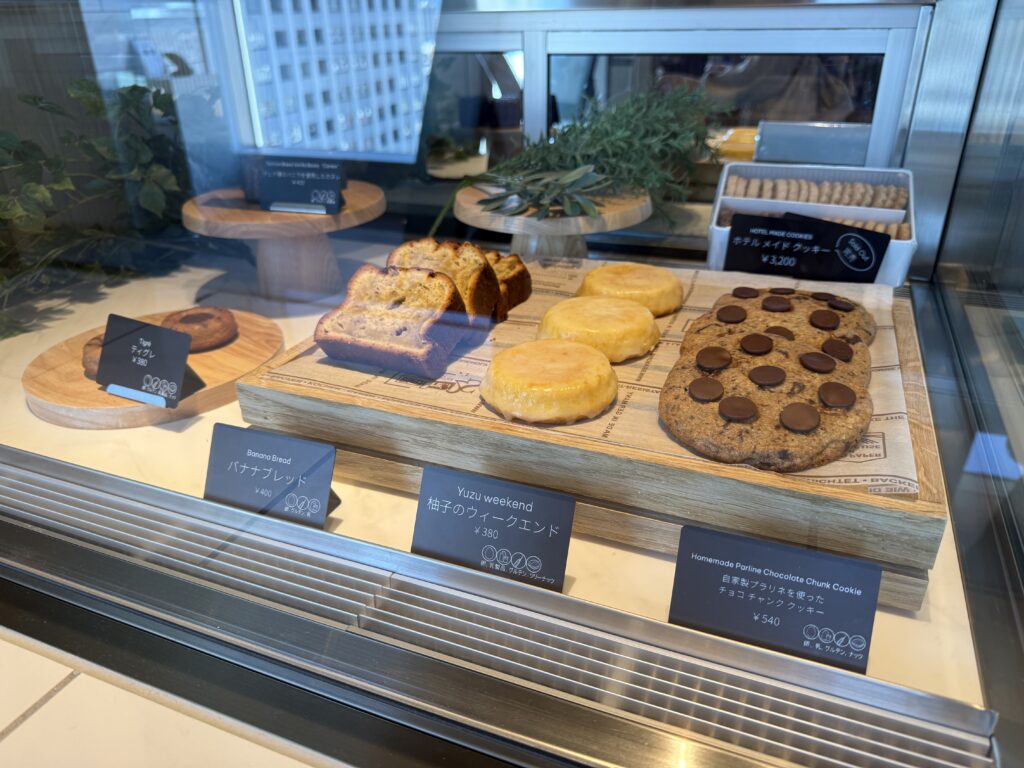 コートヤード・バイ・マリオット福井のレストラン「サブスタンス」内のケーキショップ(Grab&Go)