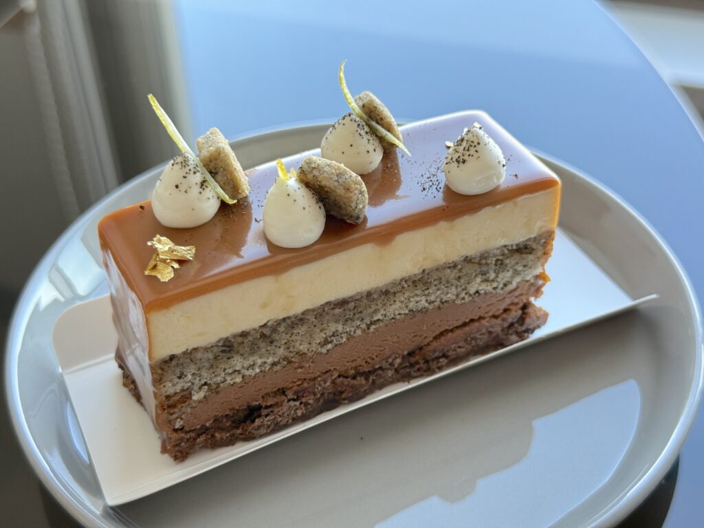 コートヤード・バイ・マリオット福井のレストラン「サブスタンス」内のGrab&Goのケーキ