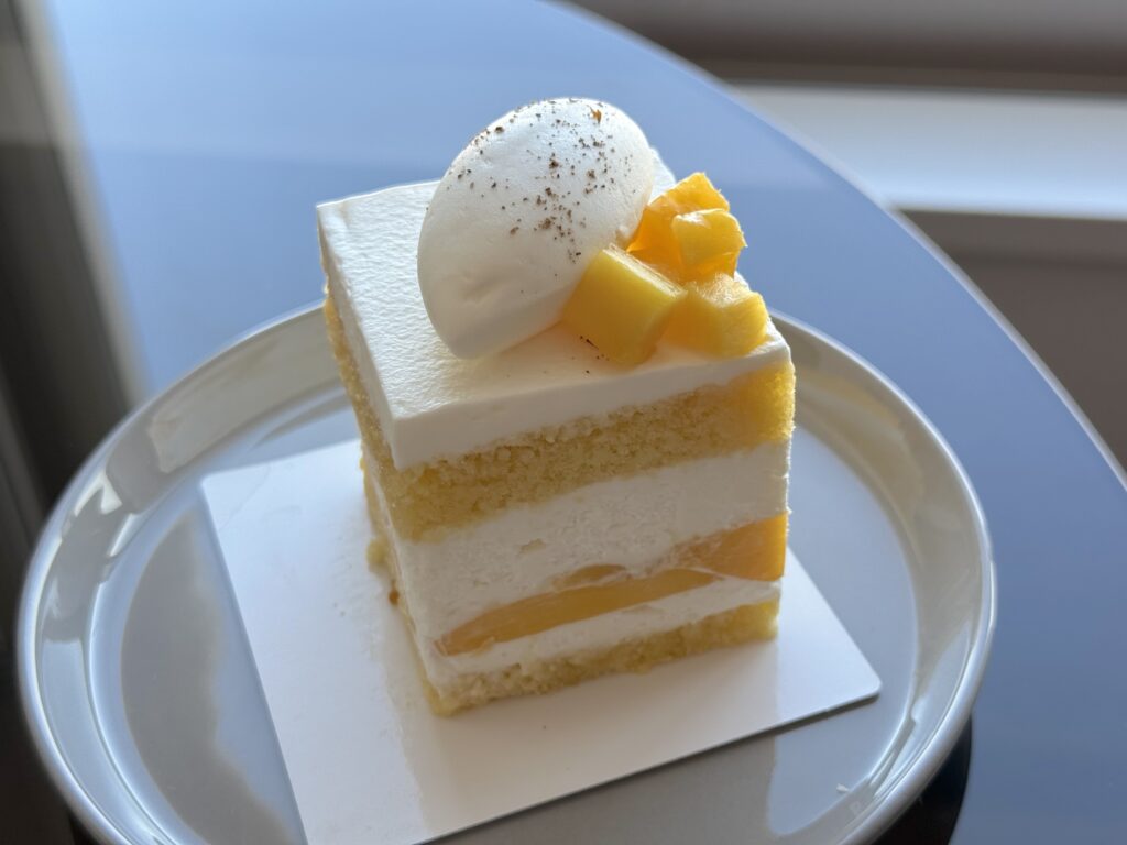 コートヤード・バイ・マリオット福井のレストラン「サブスタンス」内のGrab&Goのケーキ