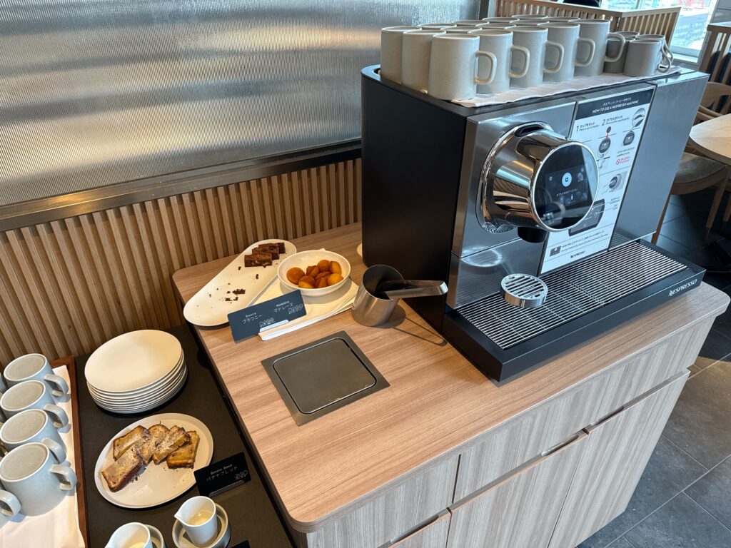 コートヤード・バイ・マリオット福井の朝食レストラン「サブスタンス」のコーヒーマシンコーナー