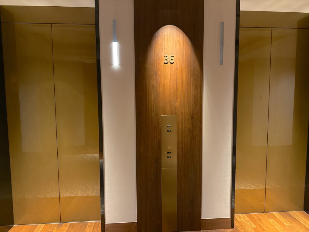 ウェスティンホテル仙台の客室フロアのエレベーターホール