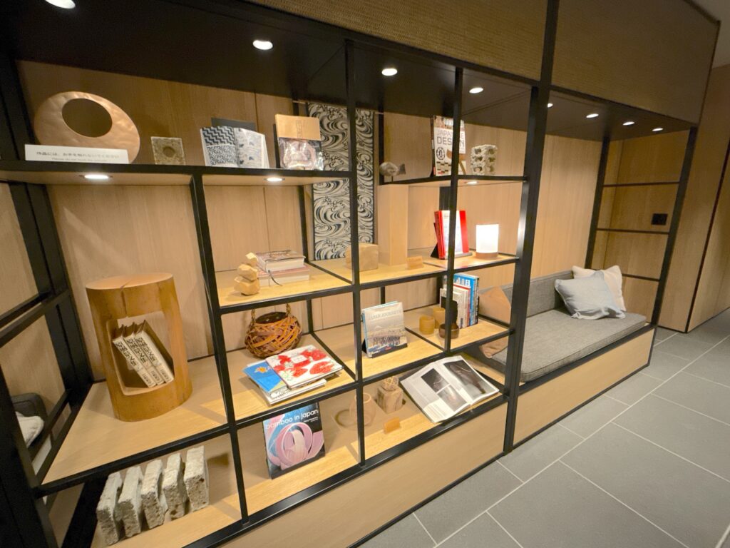 フェアフィールド・バイ・マリオット栃木宇都宮のロビーラウンジの展示品