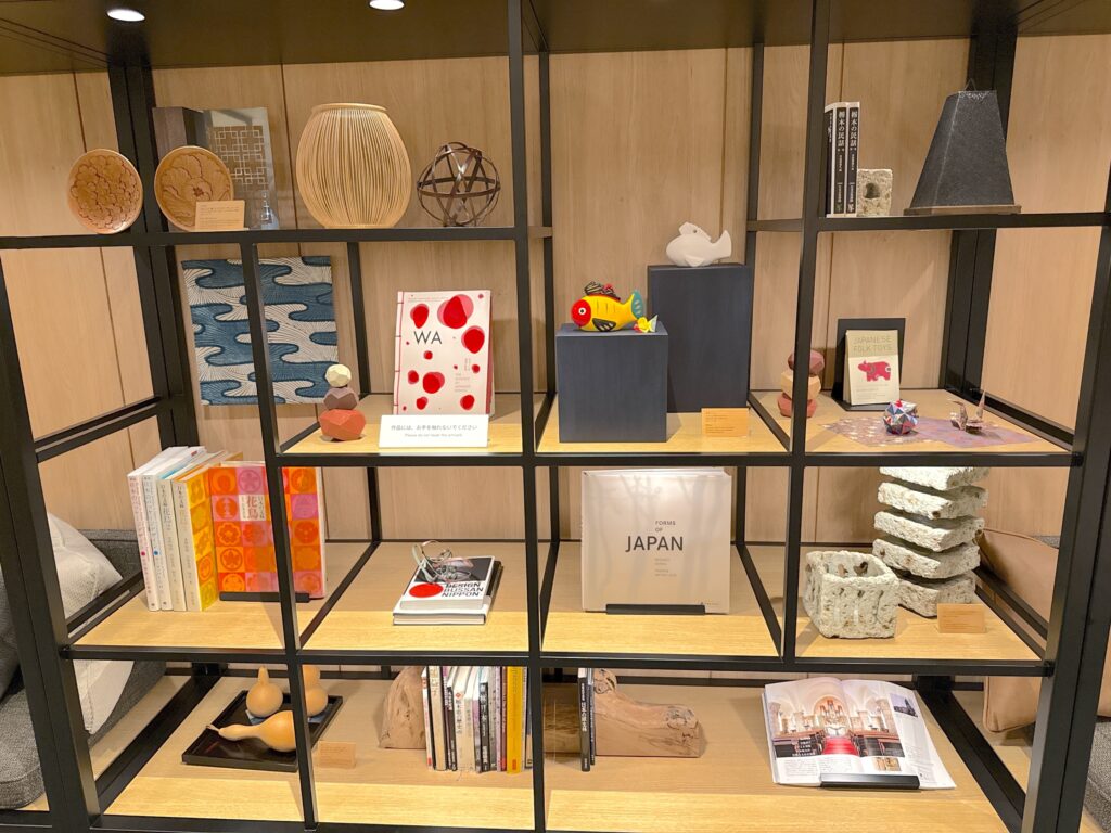 フェアフィールド・バイ・マリオット栃木宇都宮のロビーラウンジの展示品
