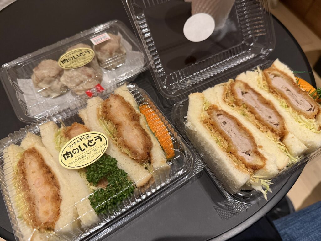 肉のいとうのカツサンドとシュウマイと海老カツサンド