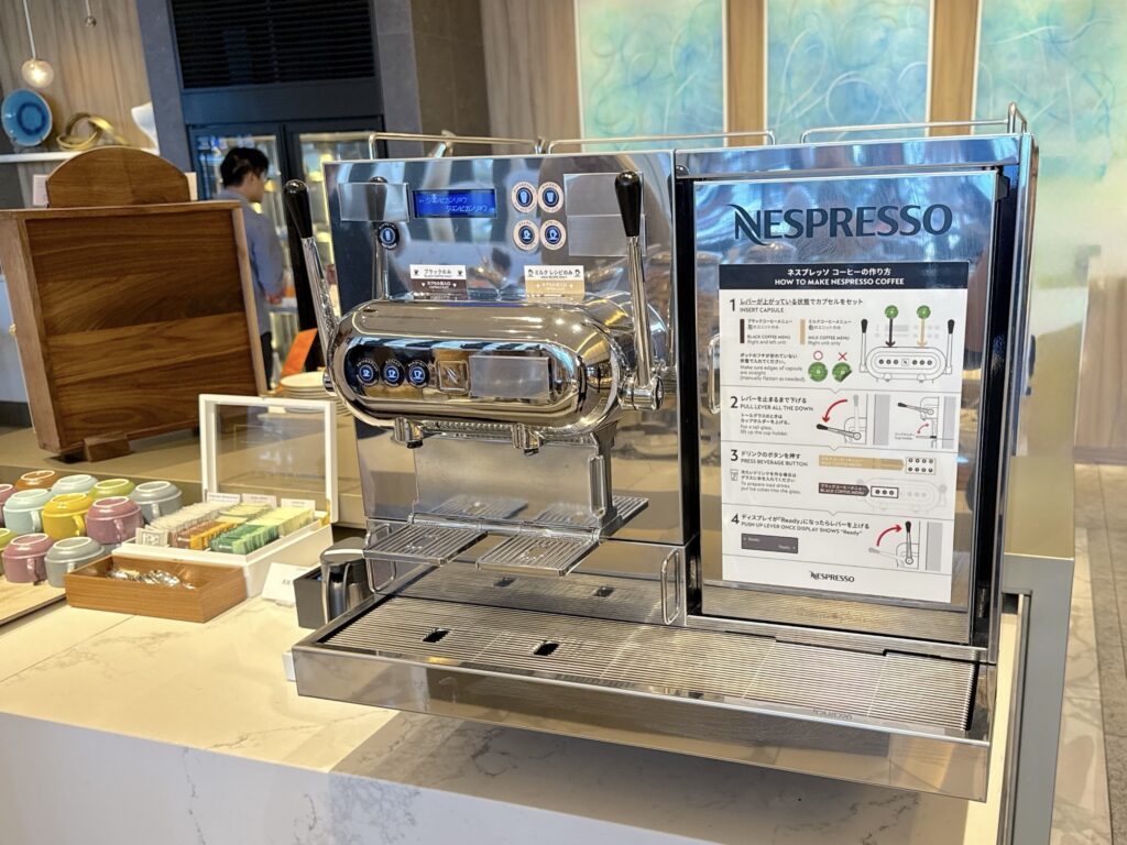 コートヤード・バイ・マリオット名古屋の朝食会場「CRUST」のドリンクコーナー