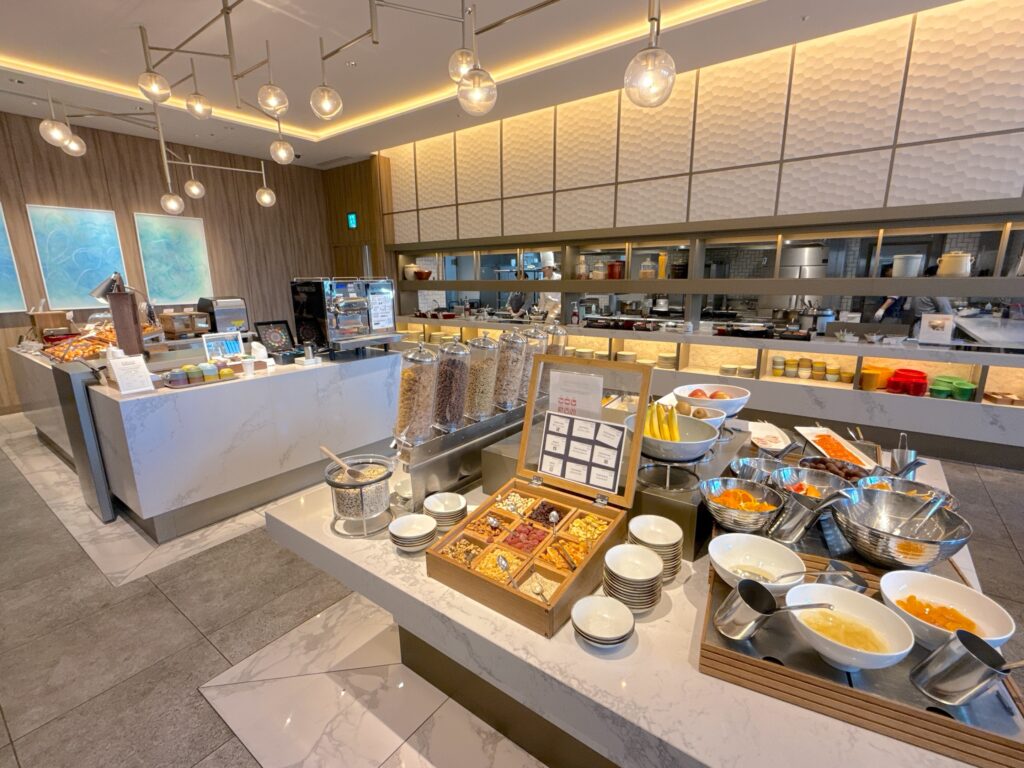 コートヤード・バイ・マリオット名古屋の朝食会場「CRUST」の料理コーナー