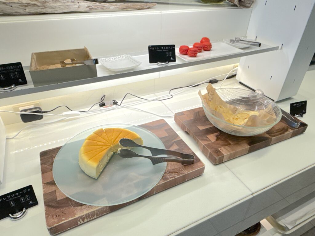 大阪マリオット都ホテルのクラブラウンジのアフタヌーンティータイムの食事内容
