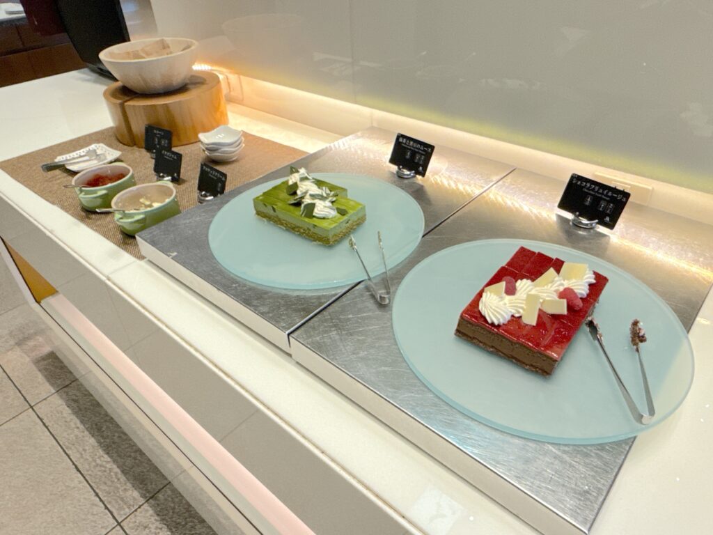 大阪マリオット都ホテルのクラブラウンジのアフタヌーンティータイムの食事内容