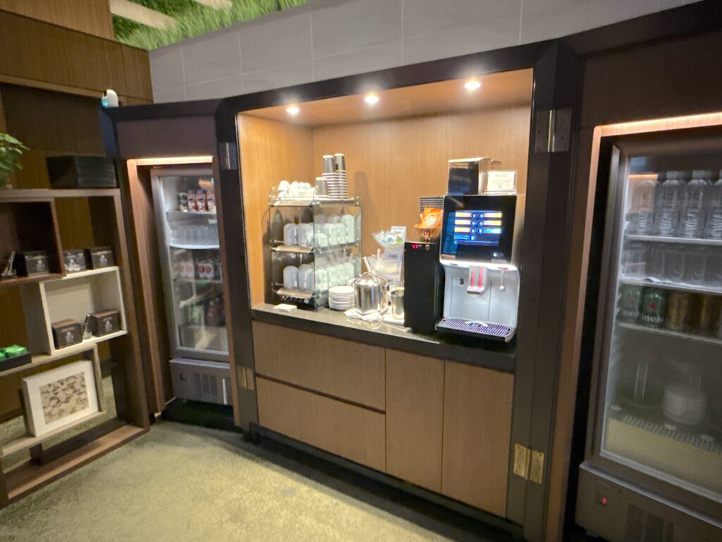 大阪マリオット都ホテルのクラブラウンジのソフトドリンクコーナー