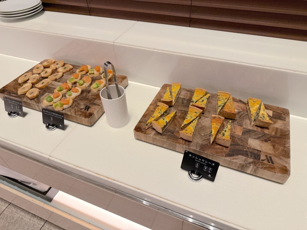 大阪マリオット都ホテルのクラブラウンジのカクテルタイムの食事内容