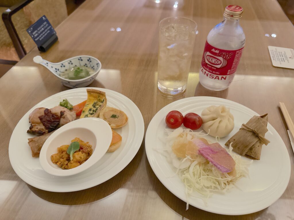大阪マリオット都ホテルのクラブラウンジのカクテルタイムの食事内容