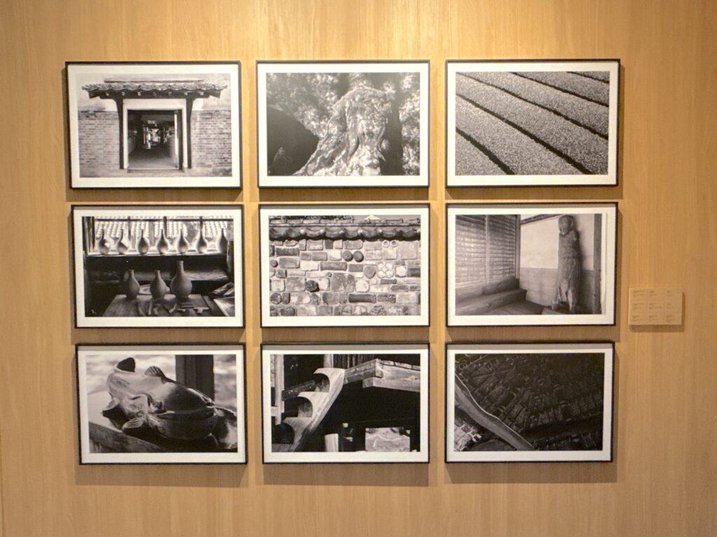 フェアフィールド・バイ・マリオット嬉野温泉のロビーラウンジの展示