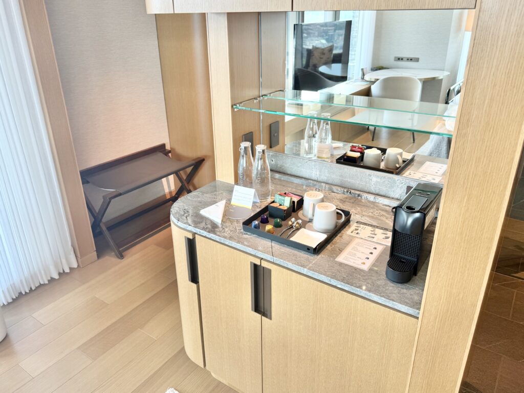 ウェスティンホテル横浜の「クラブコーナーキング」の客室のミニバー