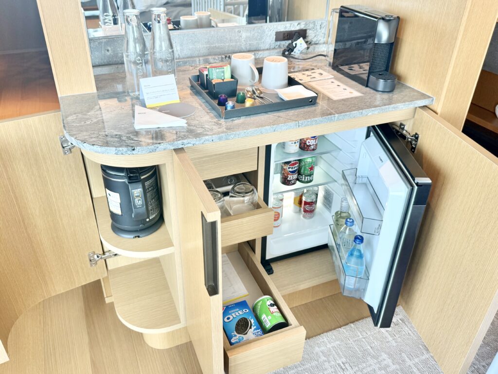 ウェスティンホテル横浜の「クラブコーナーキング」の客室のミニバー