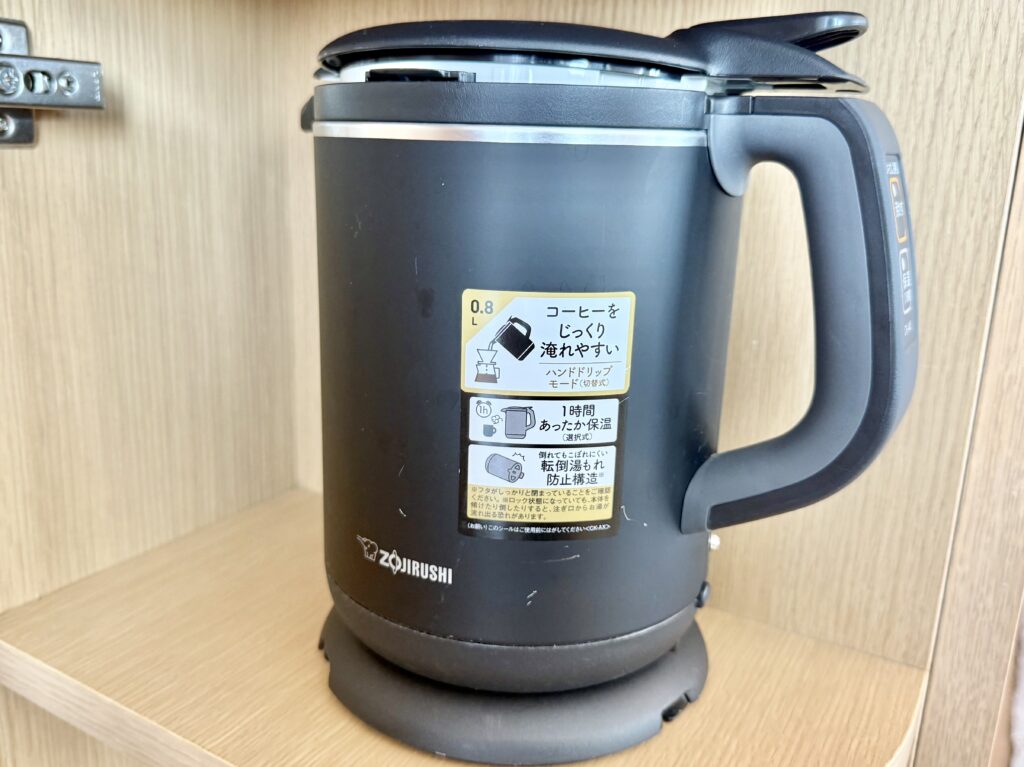 ウェスティンホテル横浜の「クラブコーナーキング」の客室のケトル