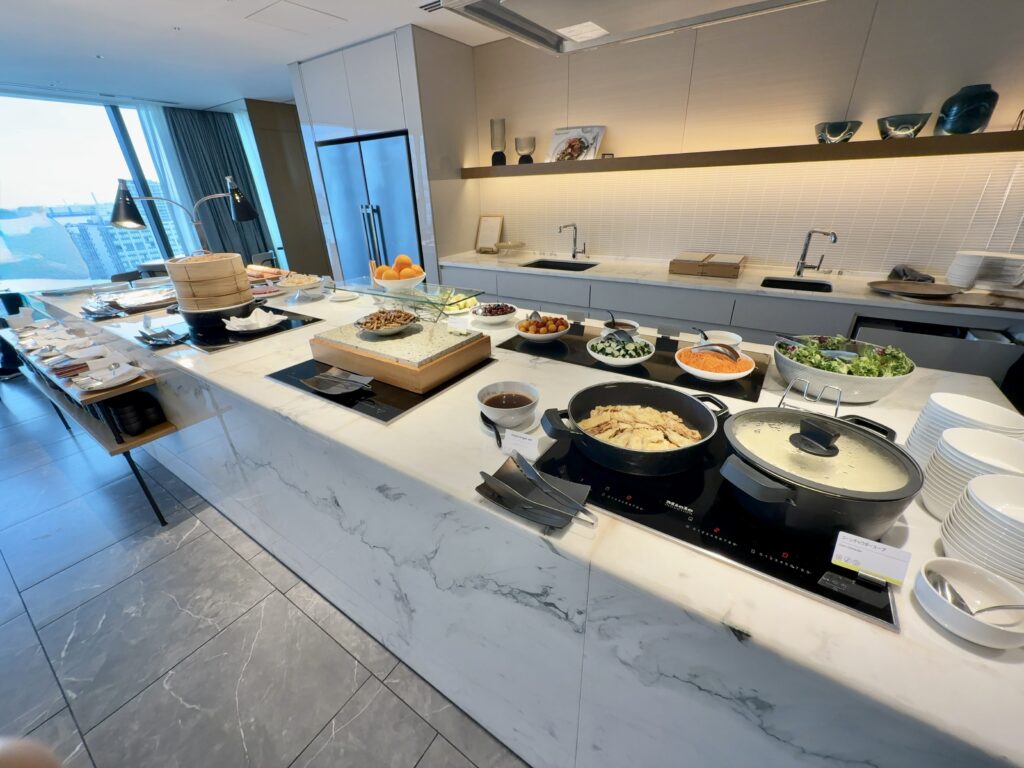 ウェスティンホテル横浜のクラブラウンジ「ウェスティンクラブ」のカクテルタイムの食事内容