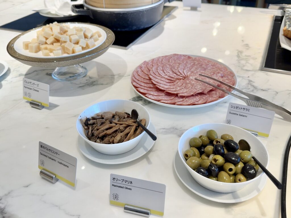 ウェスティンホテル横浜のクラブラウンジ「ウェスティンクラブ」のカクテルタイムの食事内容