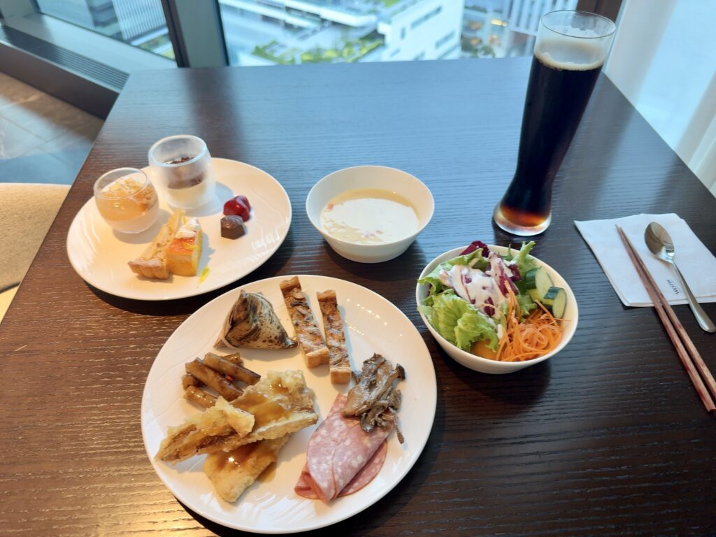 ウェスティンホテル横浜のクラブラウンジ「ウェスティンクラブ」のカクテルタイムの食事内容