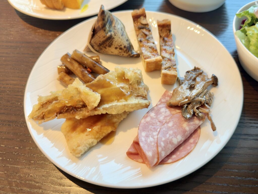 ウェスティンホテル横浜のクラブラウンジ「ウェスティンクラブ」のカクテルタイムの食事内容