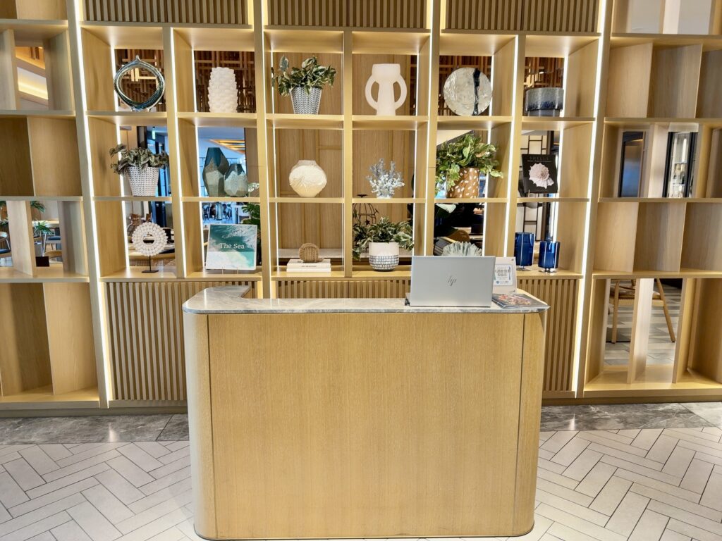ウェスティンホテル横浜のレストラン会場「パシフィックテーブル」の内装