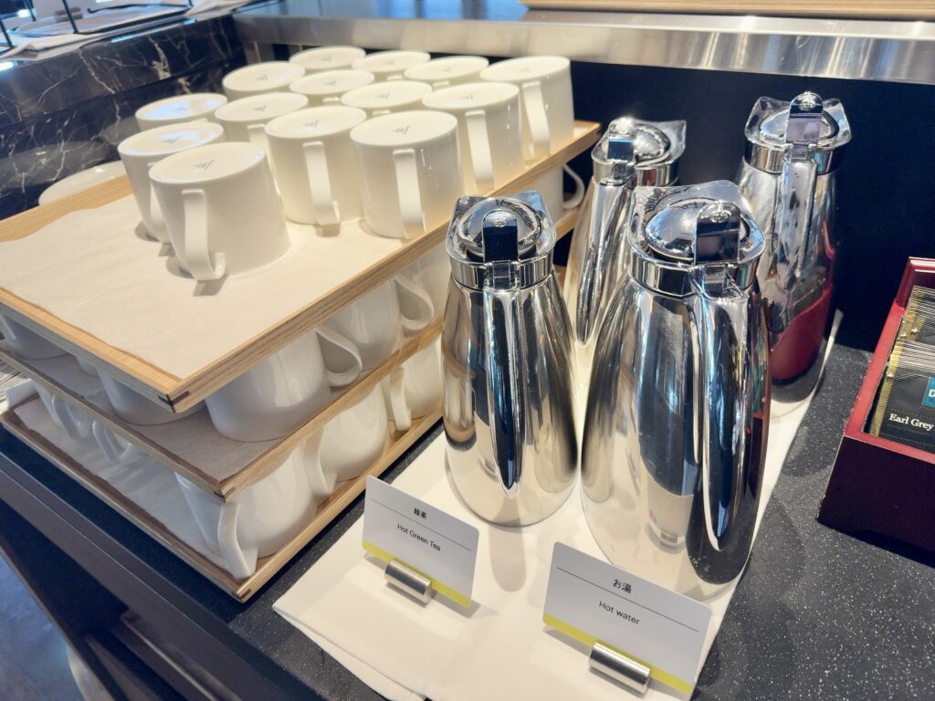 ウェスティンホテル横浜のレストラン会場「パシフィックテーブル」のドリンクコーナー