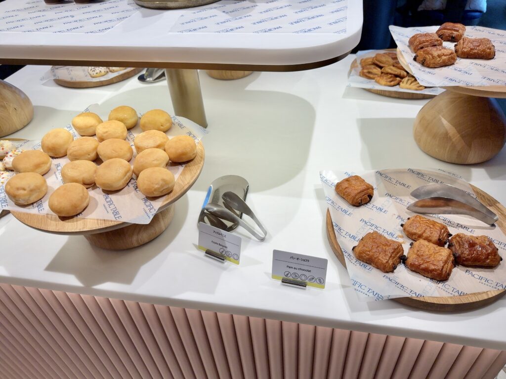 ウェスティンホテル横浜のレストラン会場「パシフィックテーブル」のベーカリーコーナー