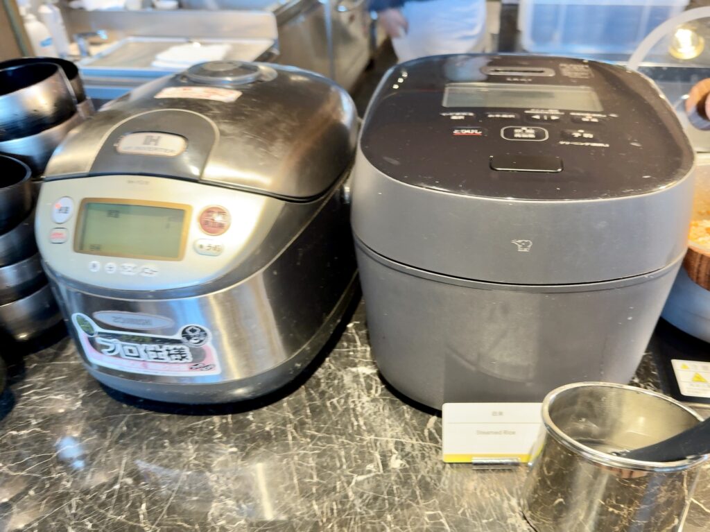 ウェスティンホテル横浜のレストラン会場「パシフィックテーブル」のホットミールコーナー