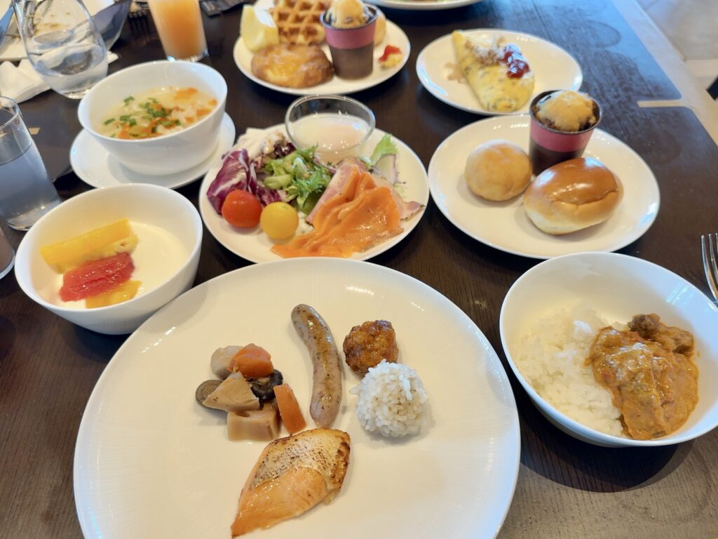 ウェスティンホテル横浜のレストラン会場「パシフィックテーブル」の食事内容