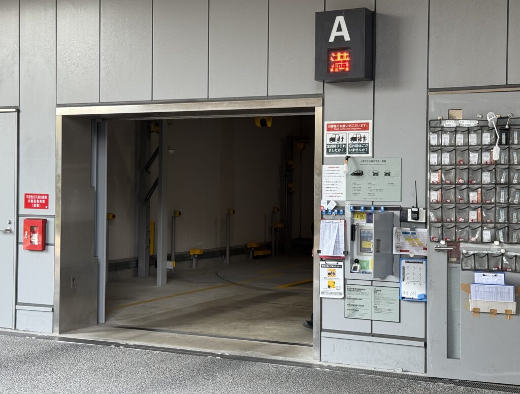 ウェスティンホテル横浜の立体駐車場（タイムズパーキング）