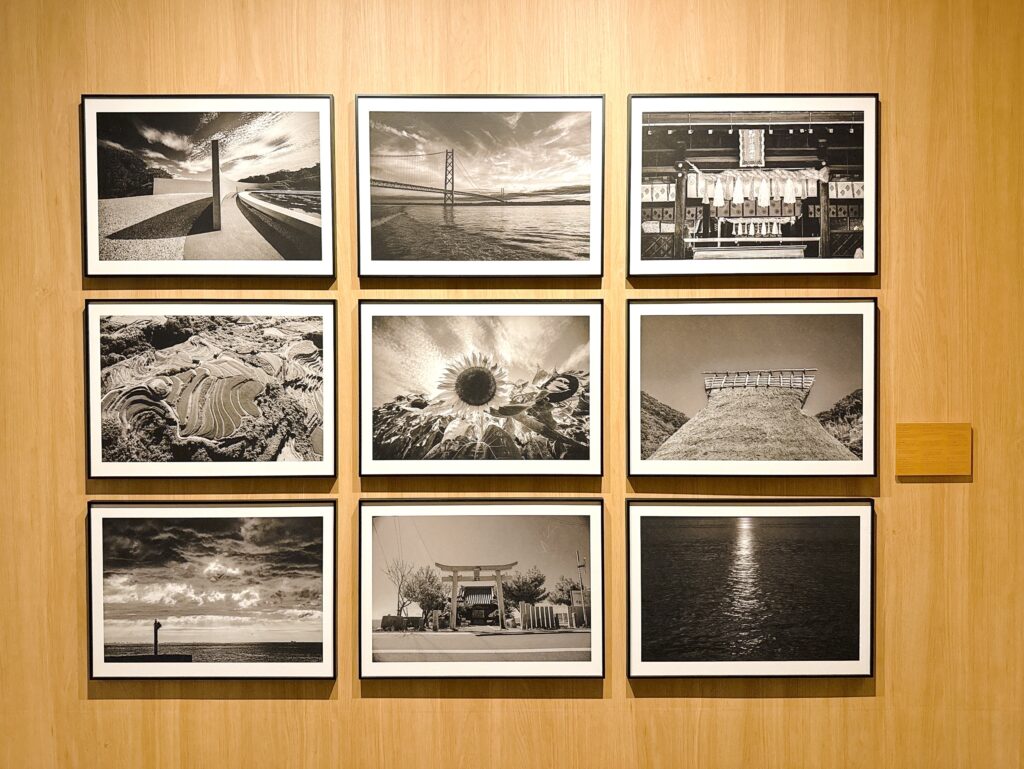 フェアフィールド・バイ・マリオット兵庫淡路島東浦のロビーラウンジのアート展示