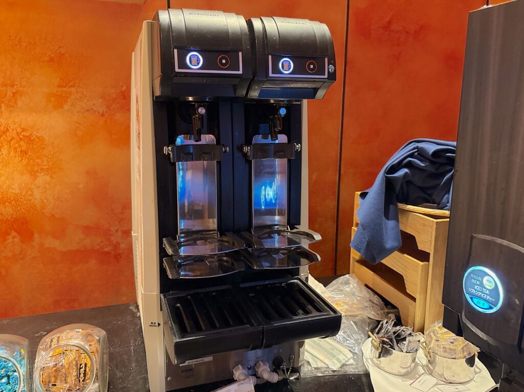 ザ・プリンス京都宝ヶ池オートグラフコレクションのクラブラウンジのカクテルタイムのビールサーバー