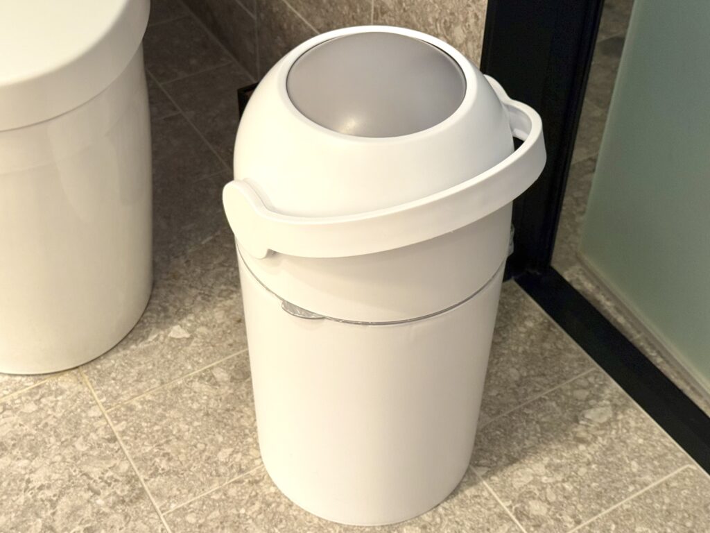 コートヤード・バイ・マリオット札幌の客室のおむつ用ゴミ箱