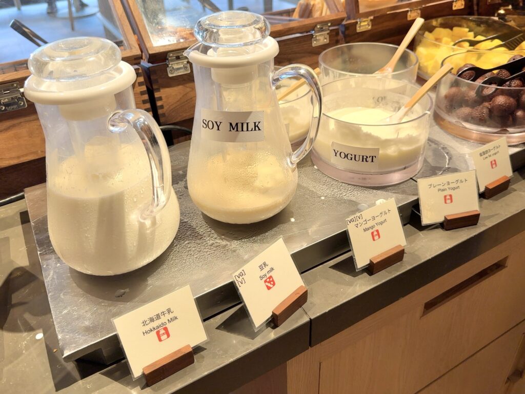 コートヤード・バイ・マリオット札幌のレストラン「サブスタンス」の朝食のシリアルコーナー