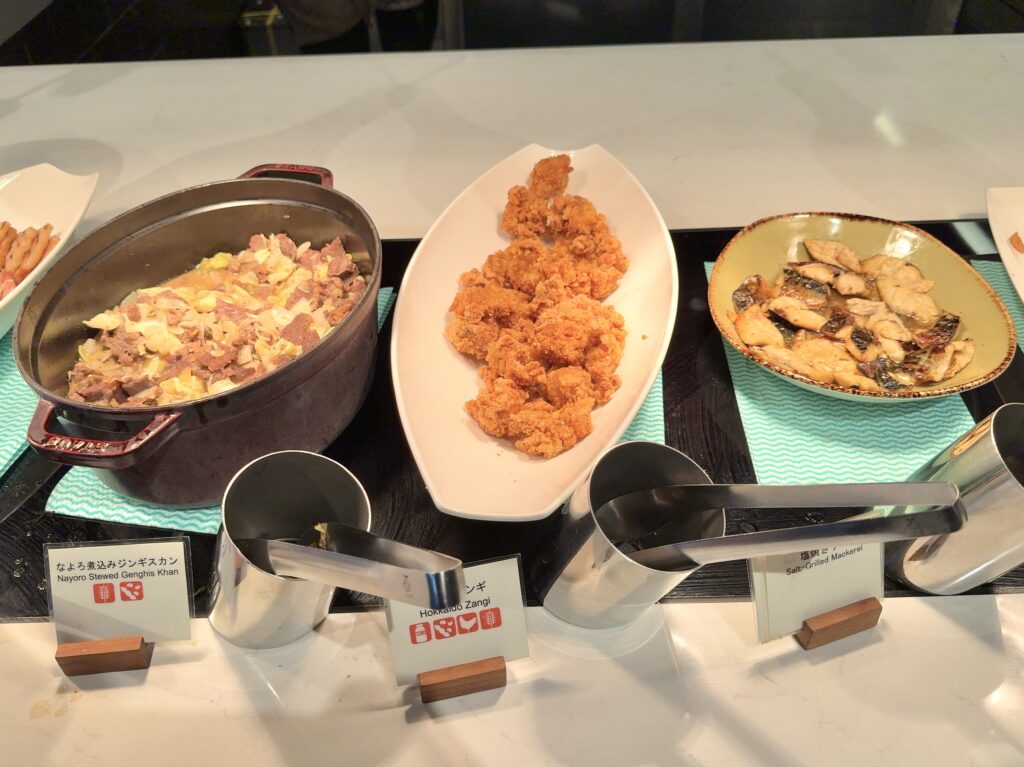 コートヤード・バイ・マリオット札幌のレストラン「サブスタンス」の朝食のホットミールコーナー
