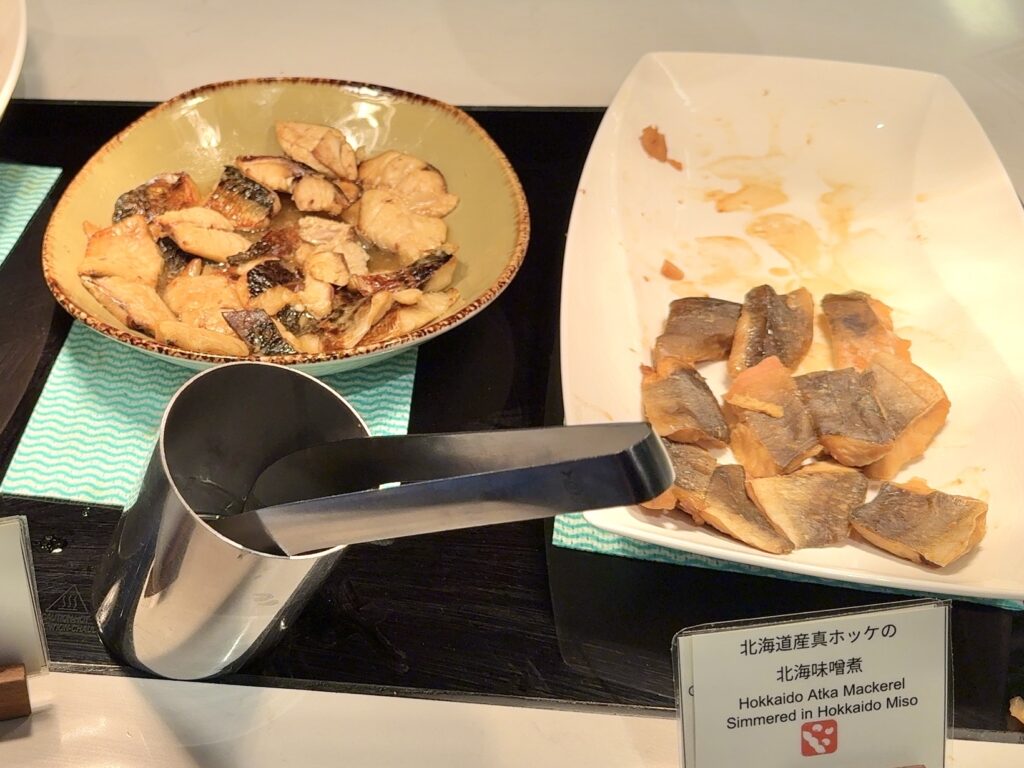コートヤード・バイ・マリオット札幌のレストラン「サブスタンス」の朝食のホットミールコーナー