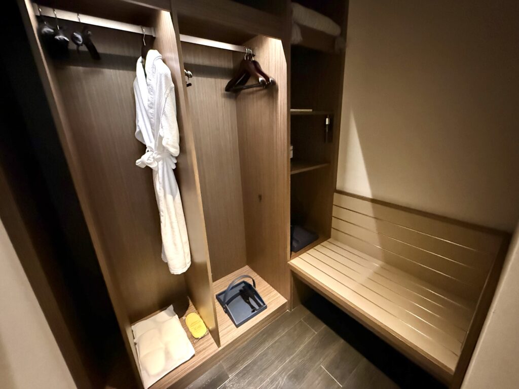 東山ニセコビレッジ・リッツ・カールトン・リザーブの客室クローゼット