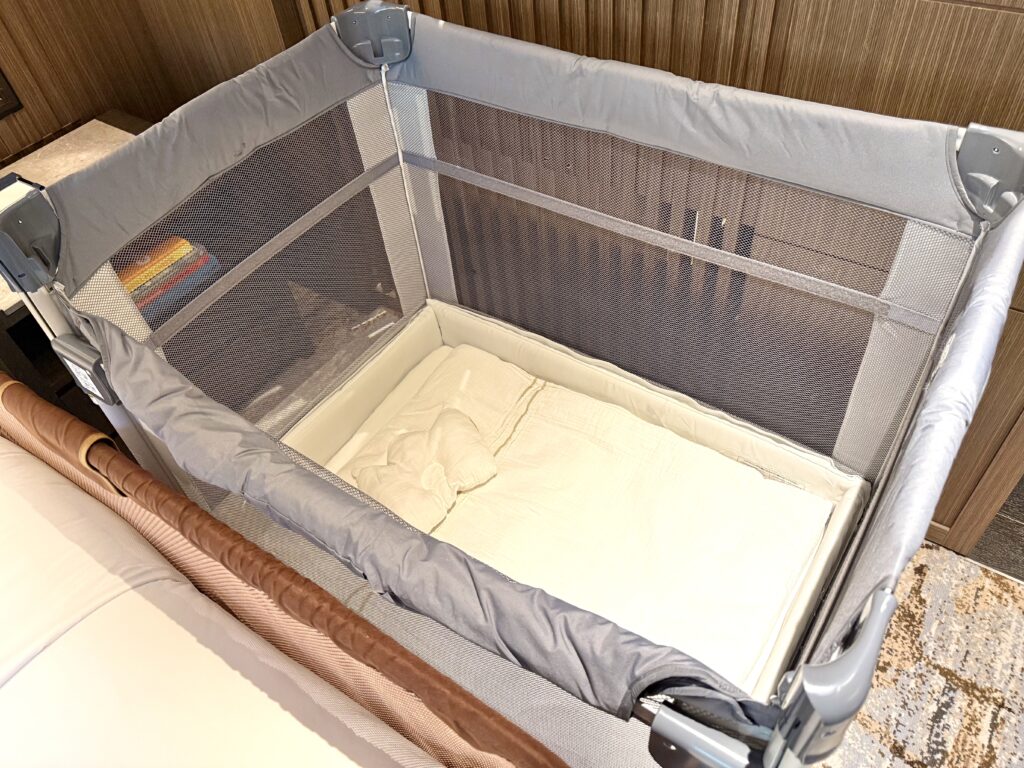 東山ニセコビレッジ・リッツ・カールトン・リザーブのベビーベッド