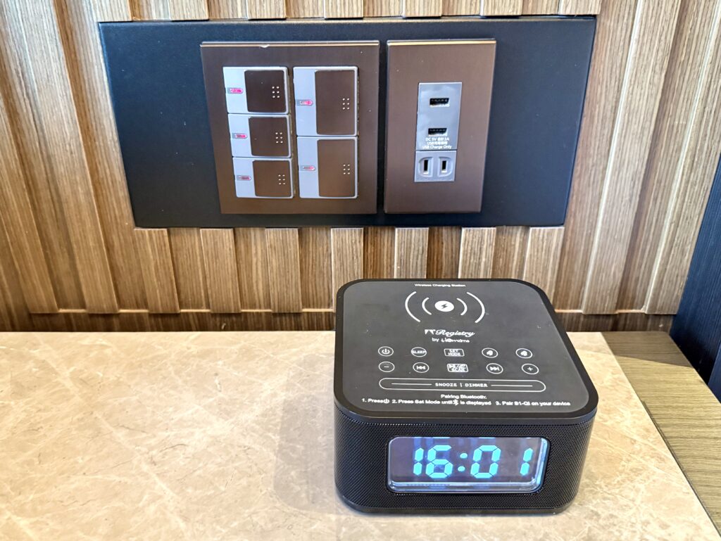 東山ニセコビレッジ・リッツ・カールトン・リザーブのベッドサイド