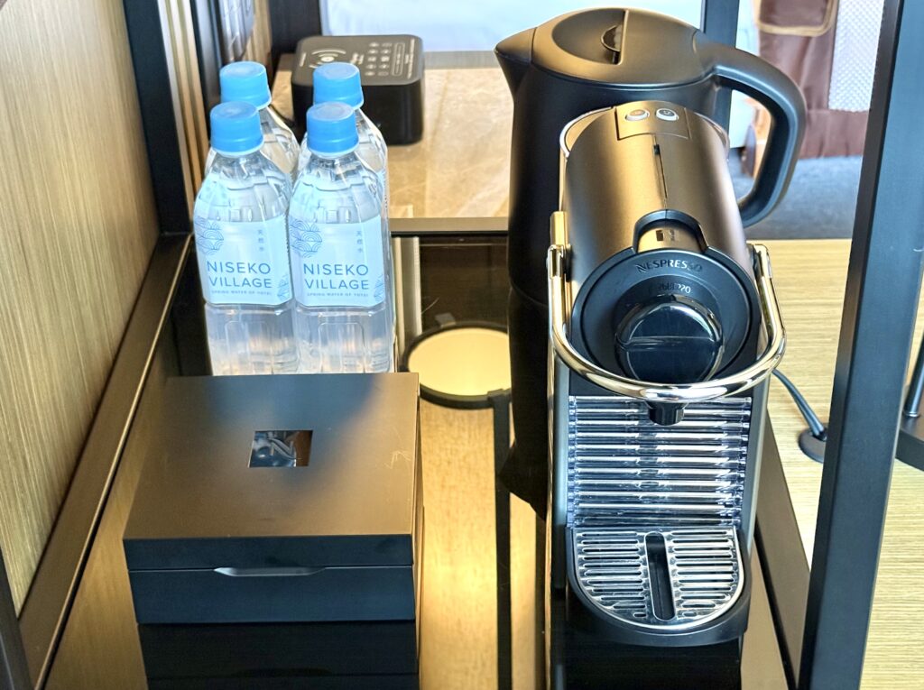 東山ニセコビレッジ・リッツ・カールトン・リザーブの客室のミニバー