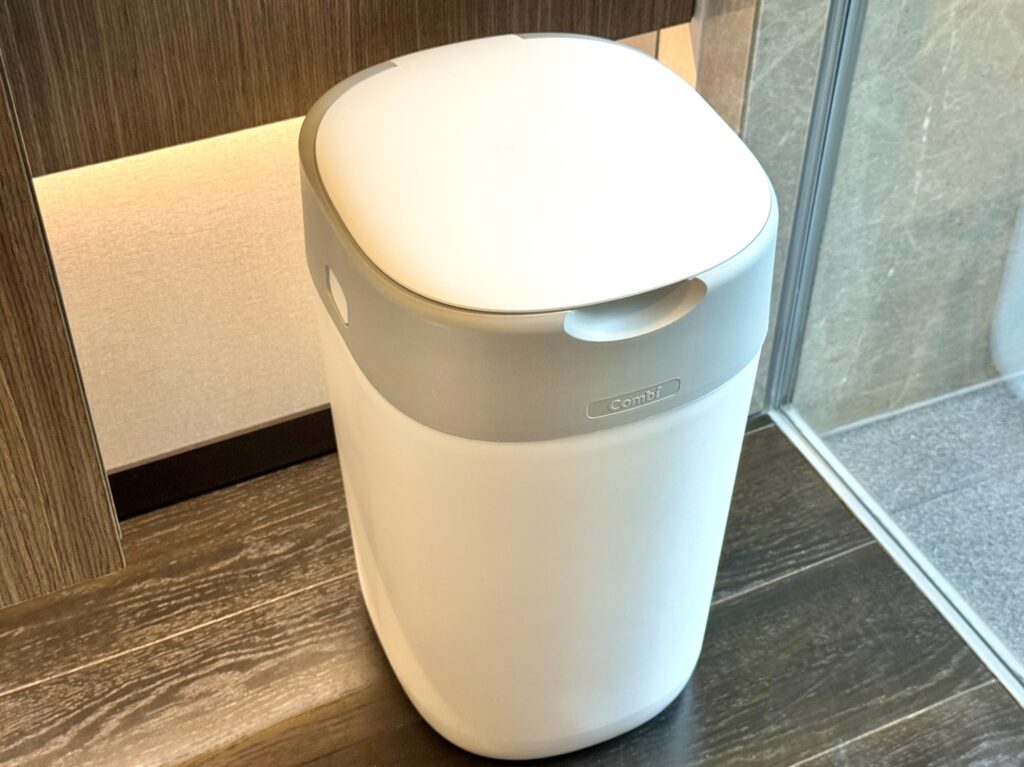 東山ニセコビレッジ・リッツ・カールトン・リザーブのおむつ用ゴミ箱