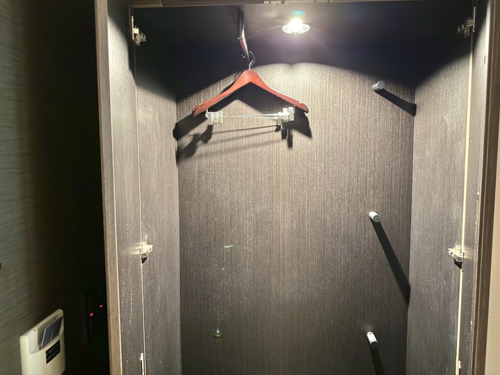 東山ニセコビレッジ・リッツ・カールトン・リザーブの客室クローゼット