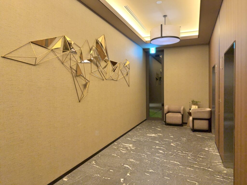 東山ニセコビレッジ・リッツ・カールトン・リザーブのエレベーターホール