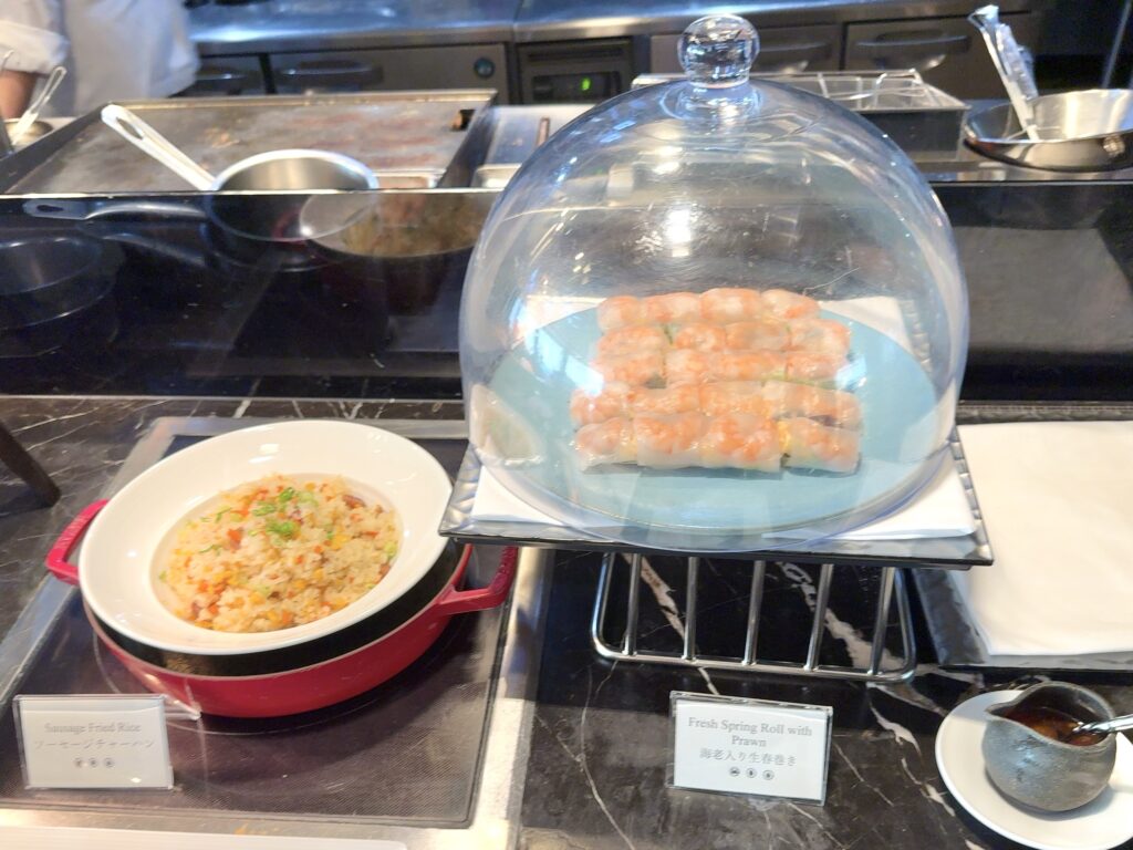 東山ニセコビレッジ・リッツ・カールトン・リザーブの朝食のホットミールコーナー