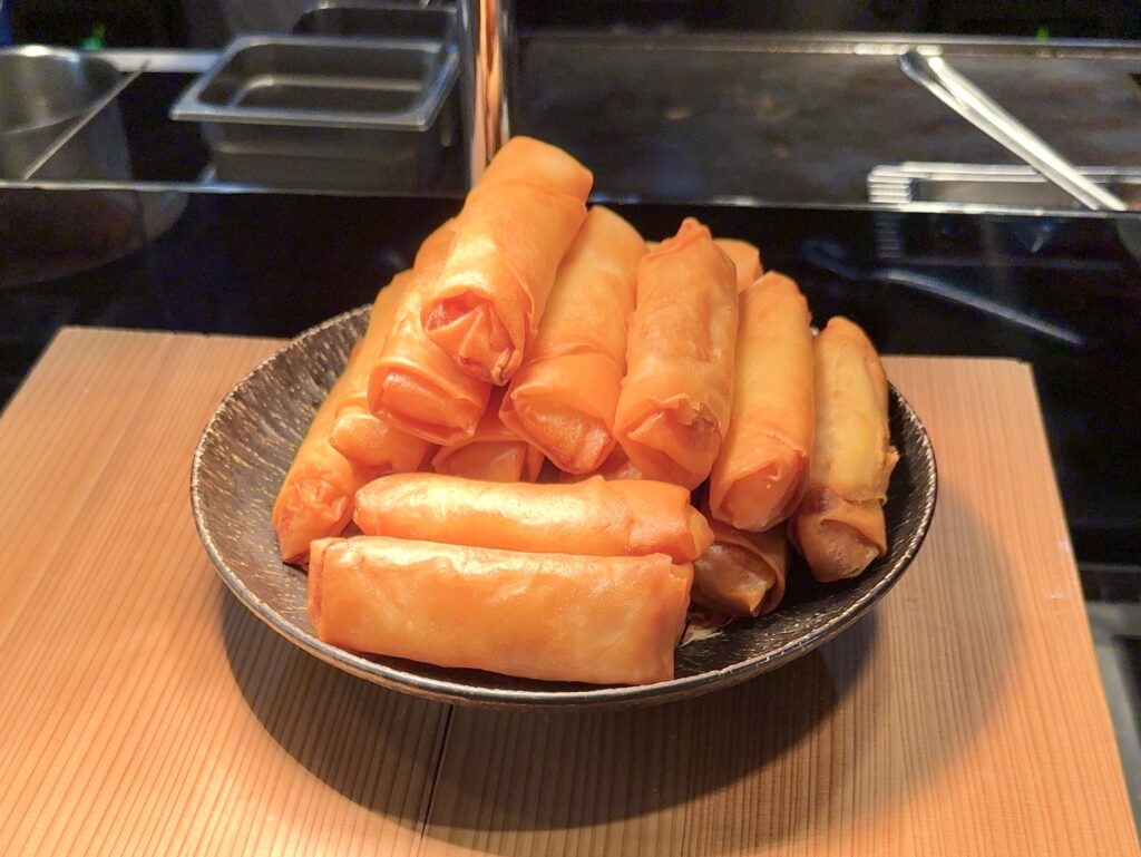 東山ニセコビレッジ・リッツ・カールトン・リザーブの朝食のホットミールコーナー