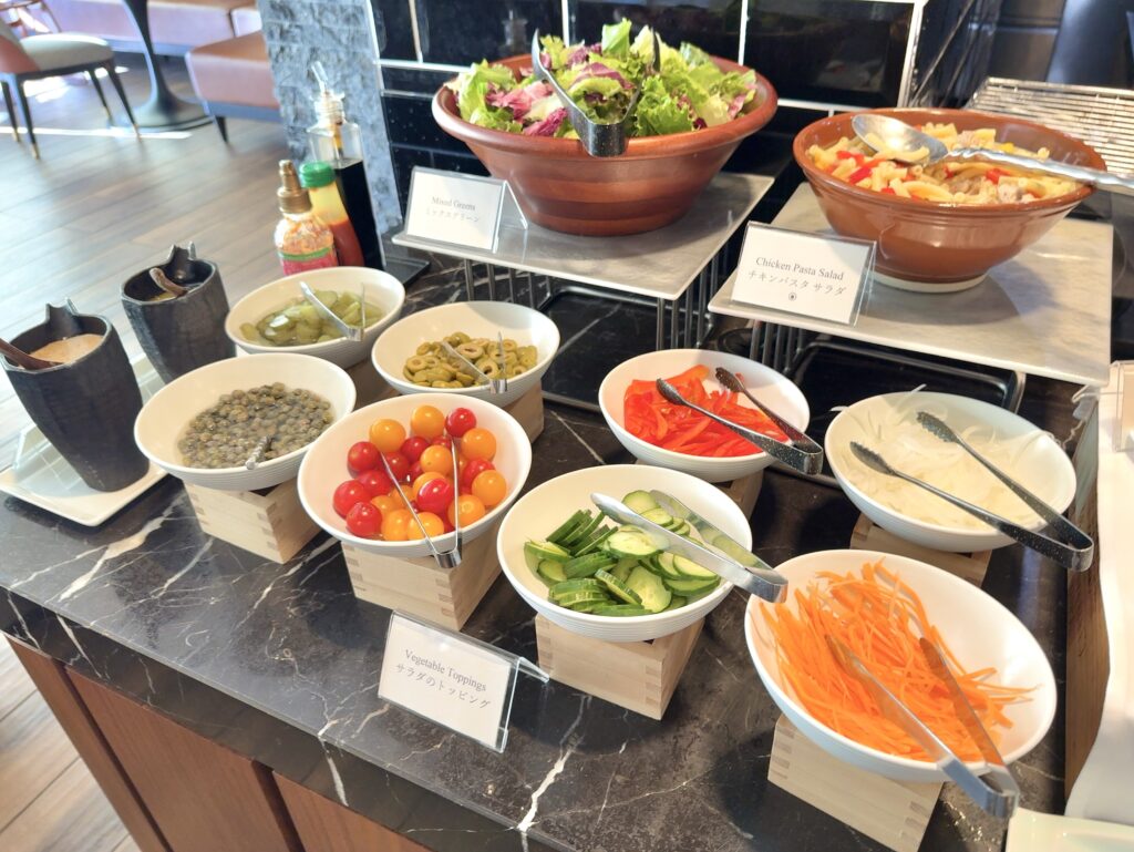 東山ニセコビレッジ・リッツ・カールトン・リザーブの朝食のサラダビュッフェ