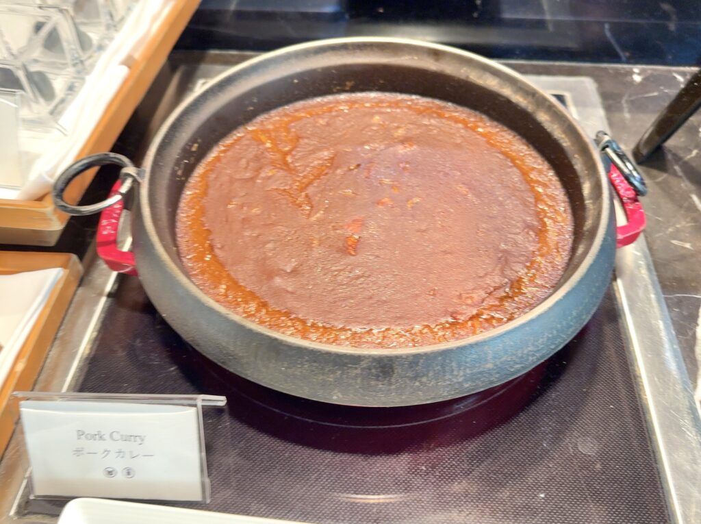 東山ニセコビレッジ・リッツ・カールトン・リザーブの朝食のご飯もの・味噌汁コーナー